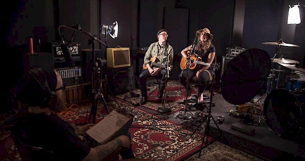 2 Artists Sing a Song